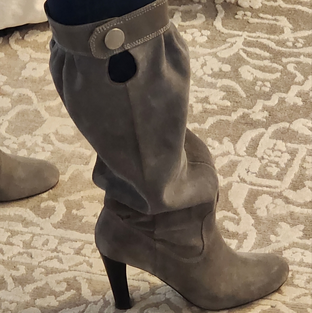 Michael Kors 81/2 grey suede scrunchy boots